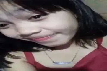 Dokumentasi Gadis ADM Cantik Bersantai Kasur