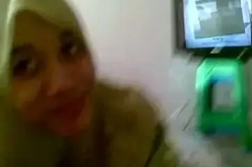 Ukhti Hijab Cantik Pasrah Goyang Kasur Rumah